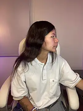 Ninfa pink online show from November 29, 2025, 5:35 pm