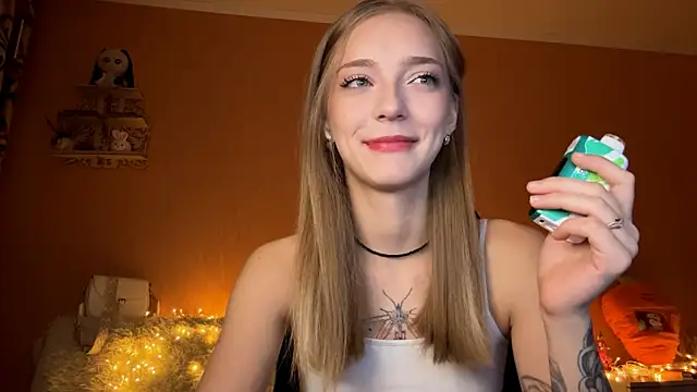 EvaPeace online show from October 14, 2025, 4:18 pm