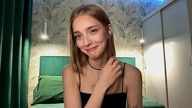 EvaPeace online show from October 19, 2025, 5:05 pm