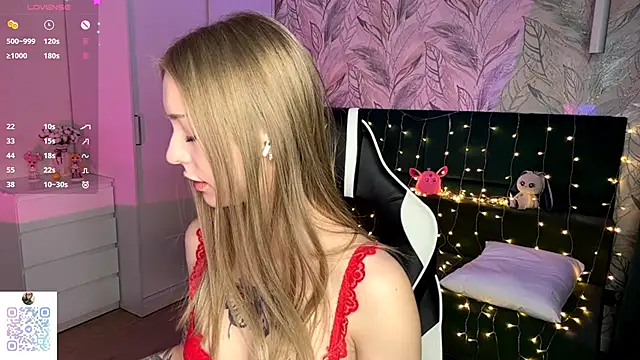 EvaPeace online show from December 13, 2025, 8:04 pm