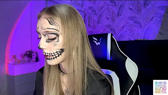 EvaPeace online show from October 31, 2025, 4:14 pm