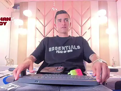 Ethan Boy  online show from February 21, 2026, 8:33 pm