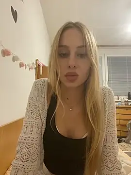 Snapshot of RemyStyles chatting on November 5, 2025, 4:10 pm RemyStyles online show from November 5, 2025, 4:10 pm