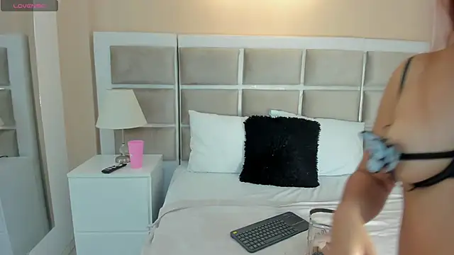 Snapshot of Adhara_adams18 chatting on November 30, 2025, 11:44 am Adhara adams18 online show from November 30, 2025, 11:44 am