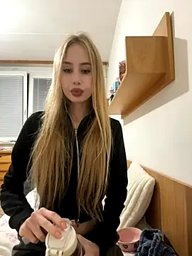 JudithCarly online show from November 7, 2025, 6:23 pm