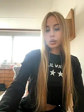 JudithCarly online show from November 5, 2025, 10:18 am