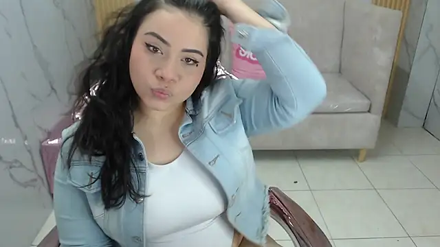 Snapshot of Scarlettt_s chatting on October 13, 2025, 8:10 pm Scarlettt s online show from October 13, 2025, 8:10 pm