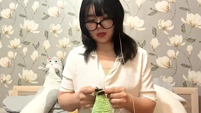 Snapshot of YunaMuse chatting on October 10, 2025, 8:09 pm YunaMuse online show from October 10, 2025, 8:09 pm