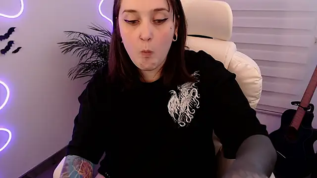 Snapshot of Fallenag666 chatting on November 2, 2025, 2:05 am Fallenag666 online show from November 2, 2025, 2:05 am