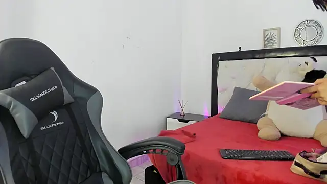 Barbieteeen online show from November 6, 2025, 5:22 am