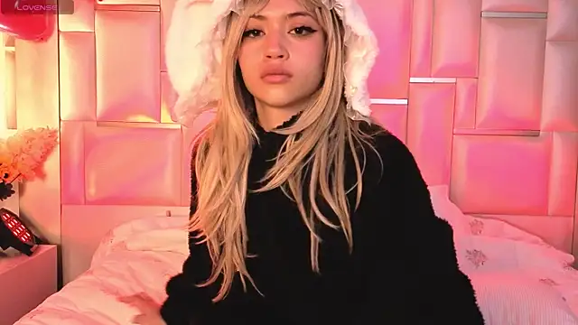 Snapshot of NameaRohouse chatting on February 17, 2026, 5:49 am NameaRohouse online show from February 17, 2026, 5:49 am