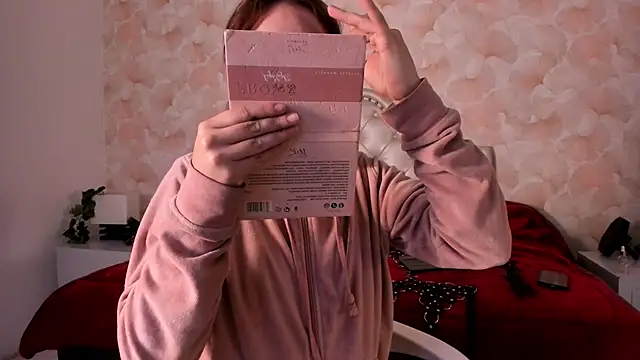 Snapshot of NameaRohouse chatting on February 7, 2026, 12:24 pm NameaRohouse online show from February 7, 2026, 12:24 pm