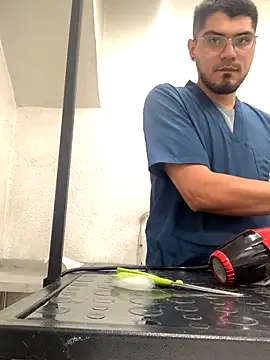 mirallesandbig online show from November 13, 2025, 5:28 pm