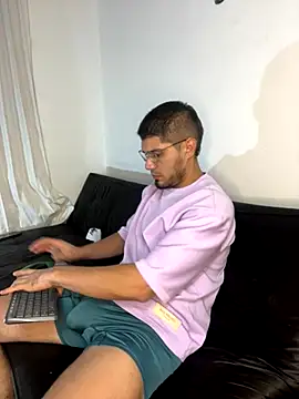 mirallesandbig online show from November 4, 2025, 11:08 pm