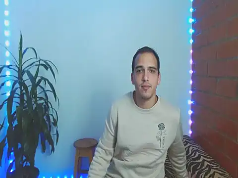 Maax3023 online show from October 28, 2025, 5:12 pm