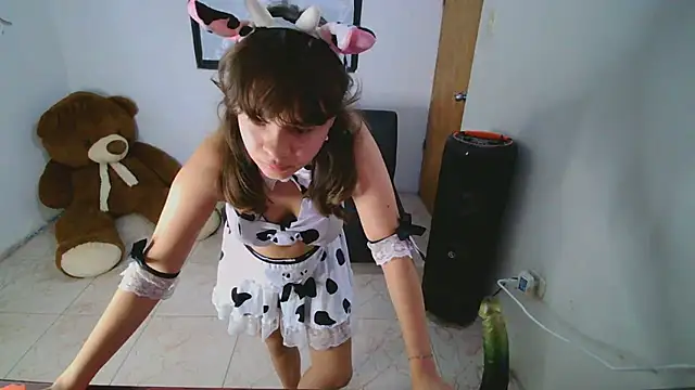 Snapshot of SweetRabbit29 chatting on November 9, 2025, 12:25 am SweetRabbit29 online show from November 9, 2025, 12:25 am