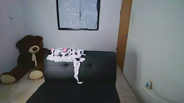 Snapshot of SweetRabbit29 chatting on November 2, 2025, 12:15 am SweetRabbit29 online show from November 2, 2025, 12:15 am