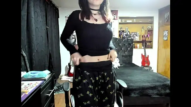 Maki Zein  online show from November 21, 2025, 10:14 am