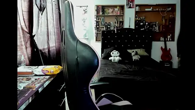 Maki Zein  online show from March 6, 2026, 4:35 pm