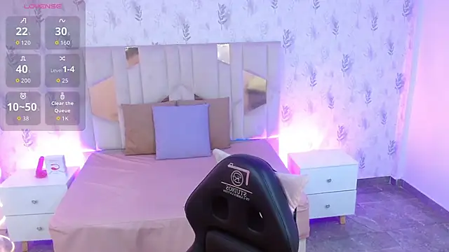 MARIANA TAY1 online show from October 19, 2025, 2:58 am