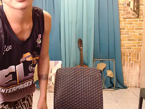 boy raphael online show from October 22, 2025, 4:45 am