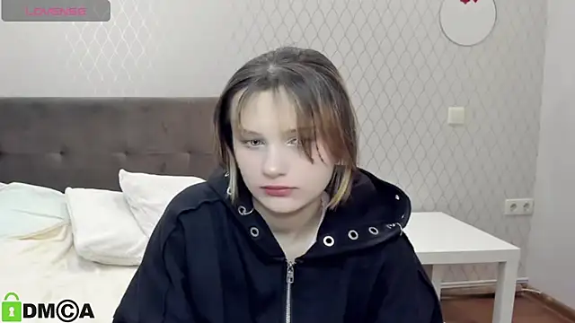 Snapshot of SofiMuse chatting on October 10, 2025, 6:47 am SofiMuse online show from October 10, 2025, 6:47 am
