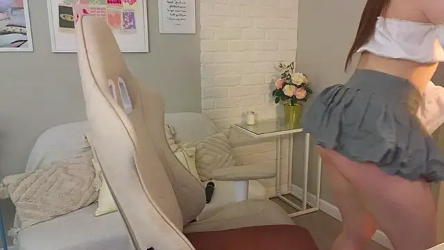 JulliRoss online show from April 10, 2026, 5:03 am