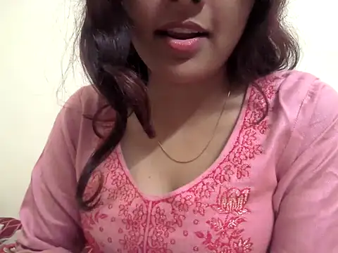 queen- nazia online show from November 11, 2025, 2:12 pm