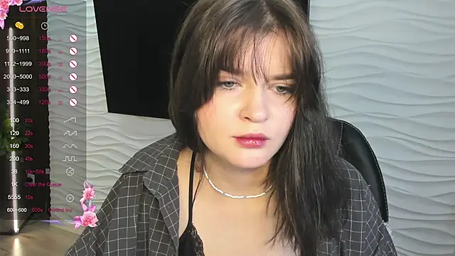 Mori Girll online show from November 9, 2025, 1:04 pm