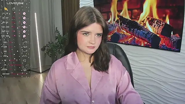 Mori Girll online show from November 30, 2025, 1:12 pm