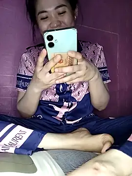 Snapshot of Cherry_pusy99 chatting on November 14, 2025, 1:15 pm Cherry pusy99 online show from November 14, 2025, 1:15 pm