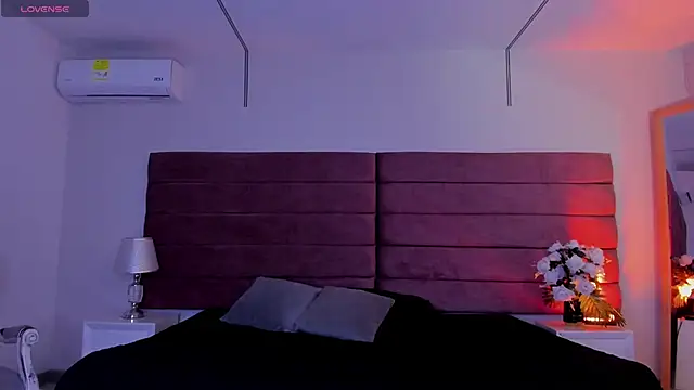 LittleVaale online show from December 5, 2025, 10:36 am