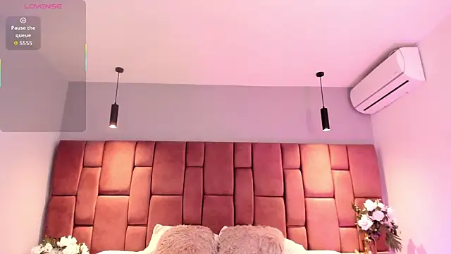 Snapshot of LittleVaale chatting on November 7, 2025, 11:26 am LittleVaale online show from November 7, 2025, 11:26 am