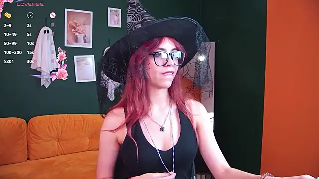 Snapshot of SabrinaCutie chatting on October 14, 2025, 9:54 am SabrinaCutie online show from October 14, 2025, 9:54 am