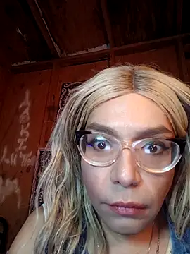 Queen2clouds online show from November 17, 2025, 8:51 am