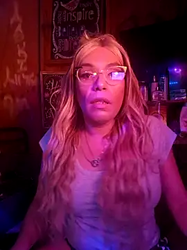 Queen2clouds online show from November 15, 2025, 10:41 am