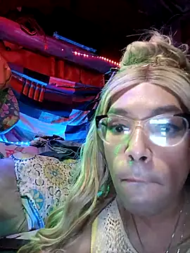 Queen2clouds online show from November 16, 2025, 2:16 am