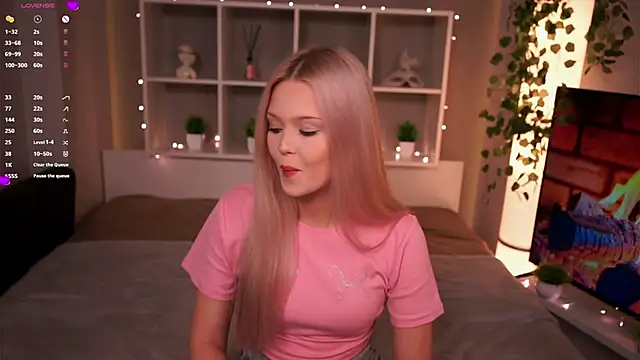 KaryTasch online show from November 6, 2025, 8:02 pm