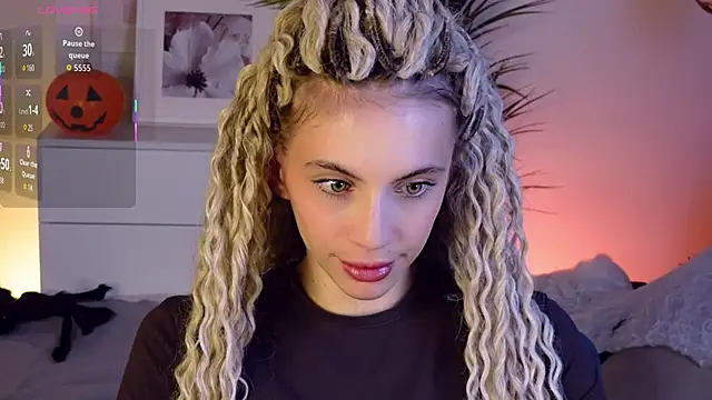 Snapshot of mia_silkk chatting on November 1, 2025, 6:19 am mia silkk online show from November 1, 2025, 6:19 am