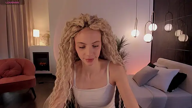 Snapshot of mia_silkk chatting on October 20, 2025, 6:26 am mia silkk online show from October 20, 2025, 6:26 am