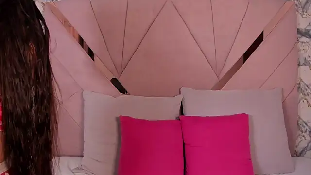 Snapshot of laila_gale chatting on November 14, 2025, 12:31 pm laila gale online show from November 14, 2025, 12:31 pm