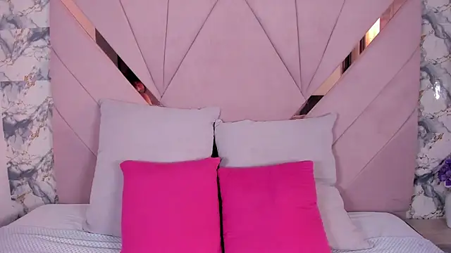 Snapshot of laila_gale chatting on November 18, 2025, 1:14 pm laila gale online show from November 18, 2025, 1:14 pm