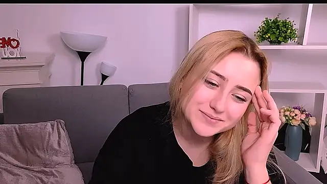 Snapshot of Lulu___Moon chatting on March 1, 2026, 9:59 pm Lulu Moon online show from March 1, 2026, 9:59 pm