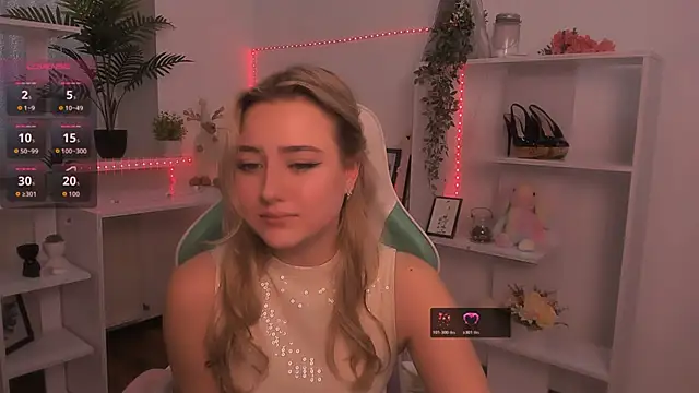 Snapshot of Lulu___Moon chatting on November 23, 2025, 8:35 am Lulu Moon online show from November 23, 2025, 8:35 am