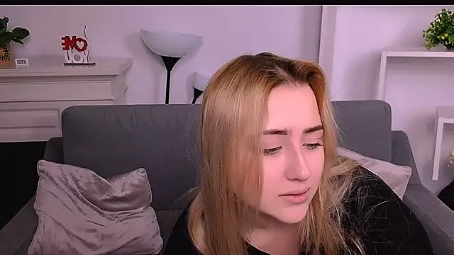 Snapshot of Lulu___Moon chatting on March 3, 2026, 9:55 pm Lulu Moon online show from March 3, 2026, 9:55 pm