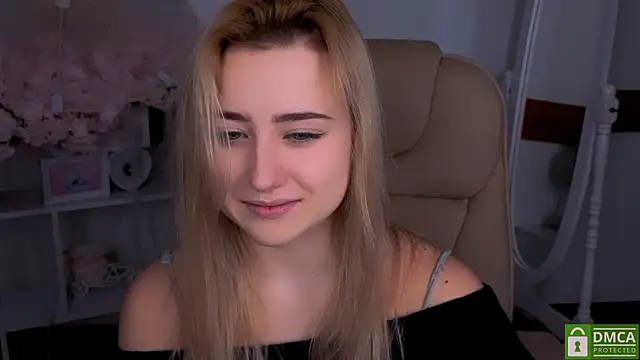 Snapshot of Lulu___Moon chatting on February 8, 2026, 9:23 pm Lulu Moon online show from February 8, 2026, 9:23 pm