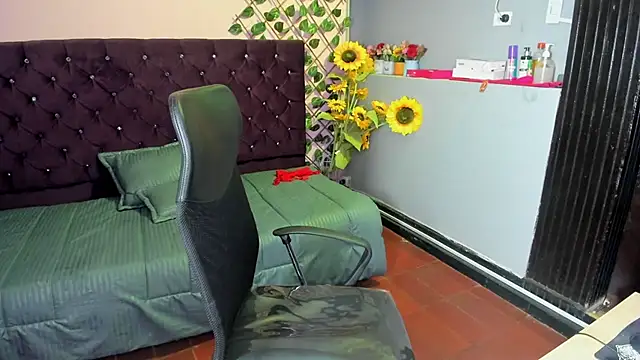 Snapshot of Yaluz_Naugthy chatting on February 1, 2026, 1:42 pm Yaluz Naugthy online show from February 1, 2026, 1:42 pm