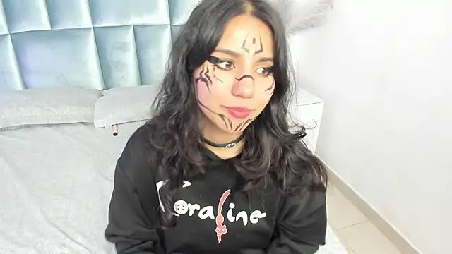 HollyPeach online show from April 17, 2026, 7:38 pm