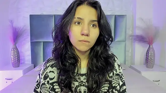 HollyPeach online show from May 15, 2026, 7:34 pm