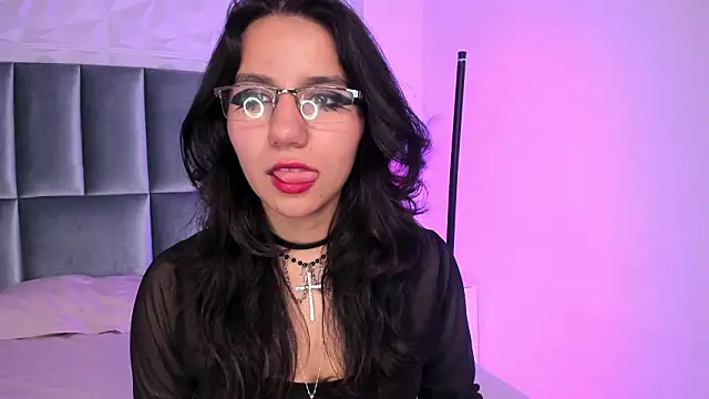 HollyPeach online show from February 9, 2026, 7:34 pm